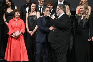 VIDEO: Guillermo del Toro y Gael García sorprenden en Cannes al cantar un tema de José Alfredo Jiménez