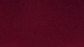 Emiliano Martínez saluda al público durante una sesión de entrenamiento en San Mamés, España.