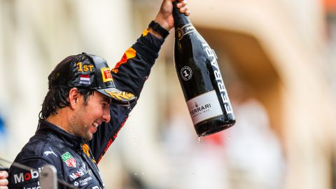 El piloto mexicano Checo Pérez celebró por todo lo alto su victoria en el Principado.