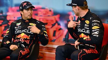 El Ejecutivo de México fue criticado en redes sociales por confundir a Checo Pérez con Max Verstappen.