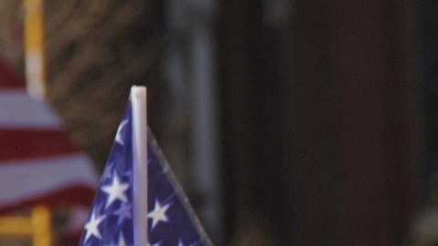 Los hispanos enfrentan doble discriminación.