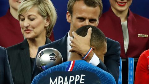 El presidente de Francia, Emmanuel Macron llamó a Mbappé.