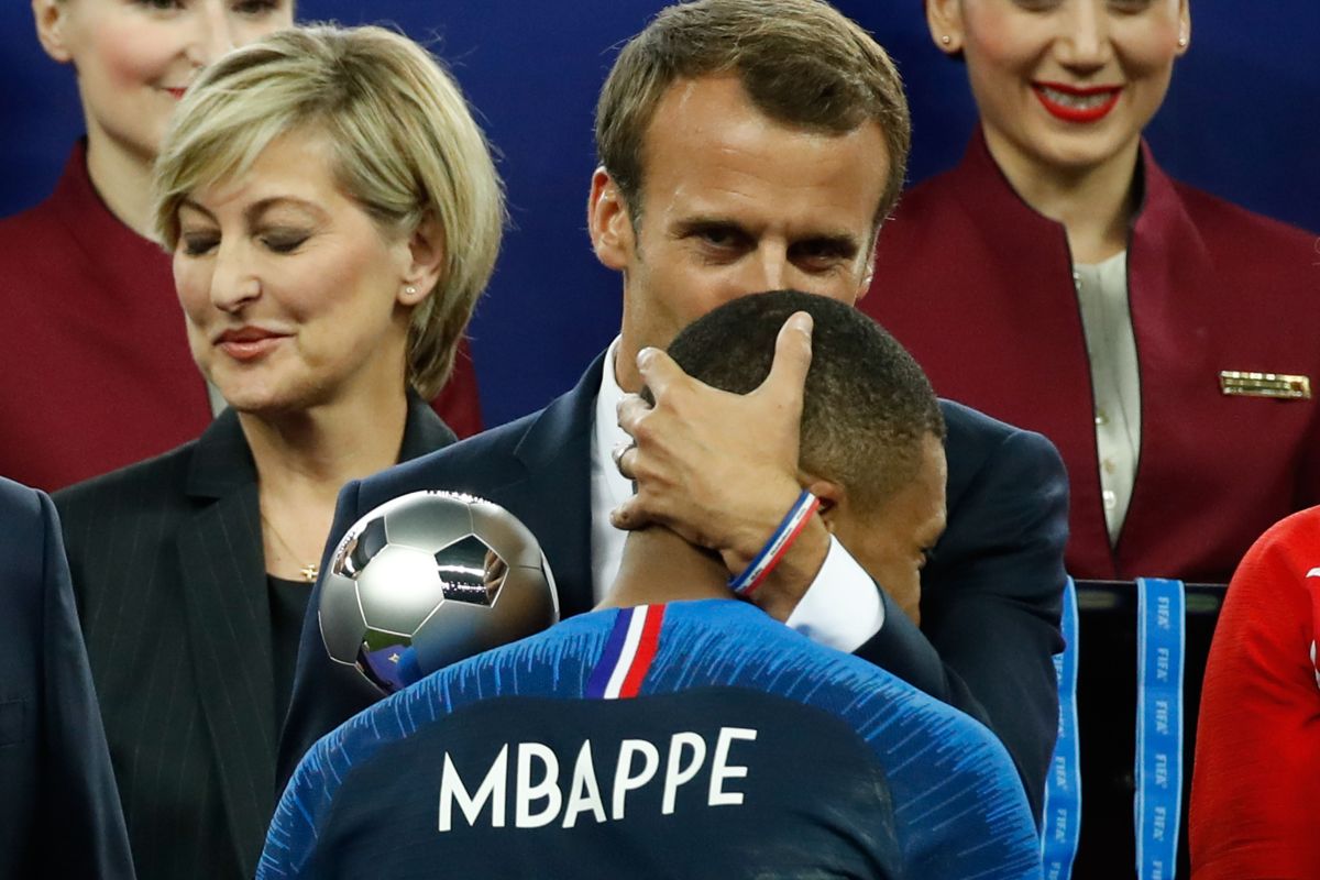 El presidente de Francia, Emmanuel Macron llamó a Mbappé.
