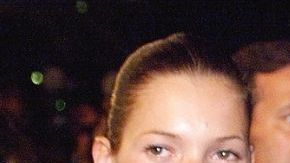 Amber Heard afirma que Johnny Depp "empujó a Kate Moss por las escaleras".