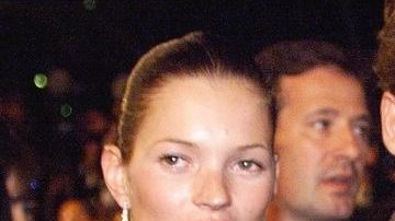 Amber Heard afirma que Johnny Depp "empujó a Kate Moss por las escaleras".