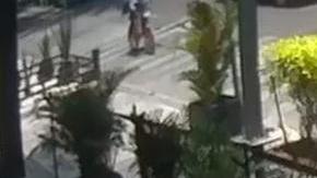 Video: Hombre ataca con un ladrillo a un menor en una taquería de la Ciudad de México