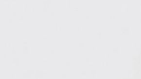 Marc Anthony y su prometida Nadia Ferreira.