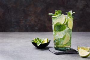De la Margarita a la caipirinha: 10 cocteles clásicos que puedes preparar en casa