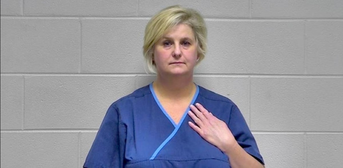 La pediatra Stephanie Russell fue acusada de mandar a matar a su esposo en Kentucky.