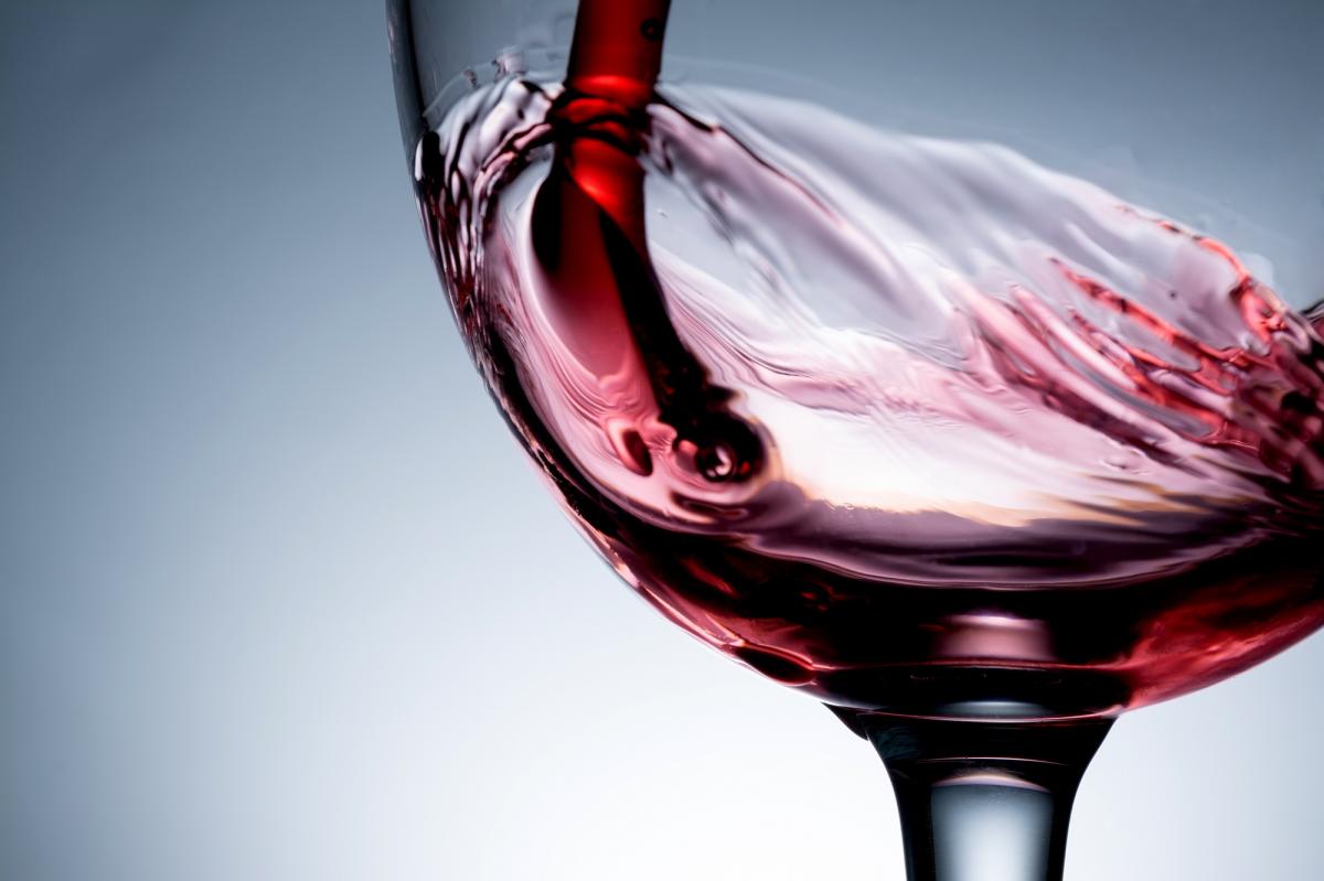 Por qué no se llena la copa de vino: cómo servir bebida para disfrutarla mejor El Diario