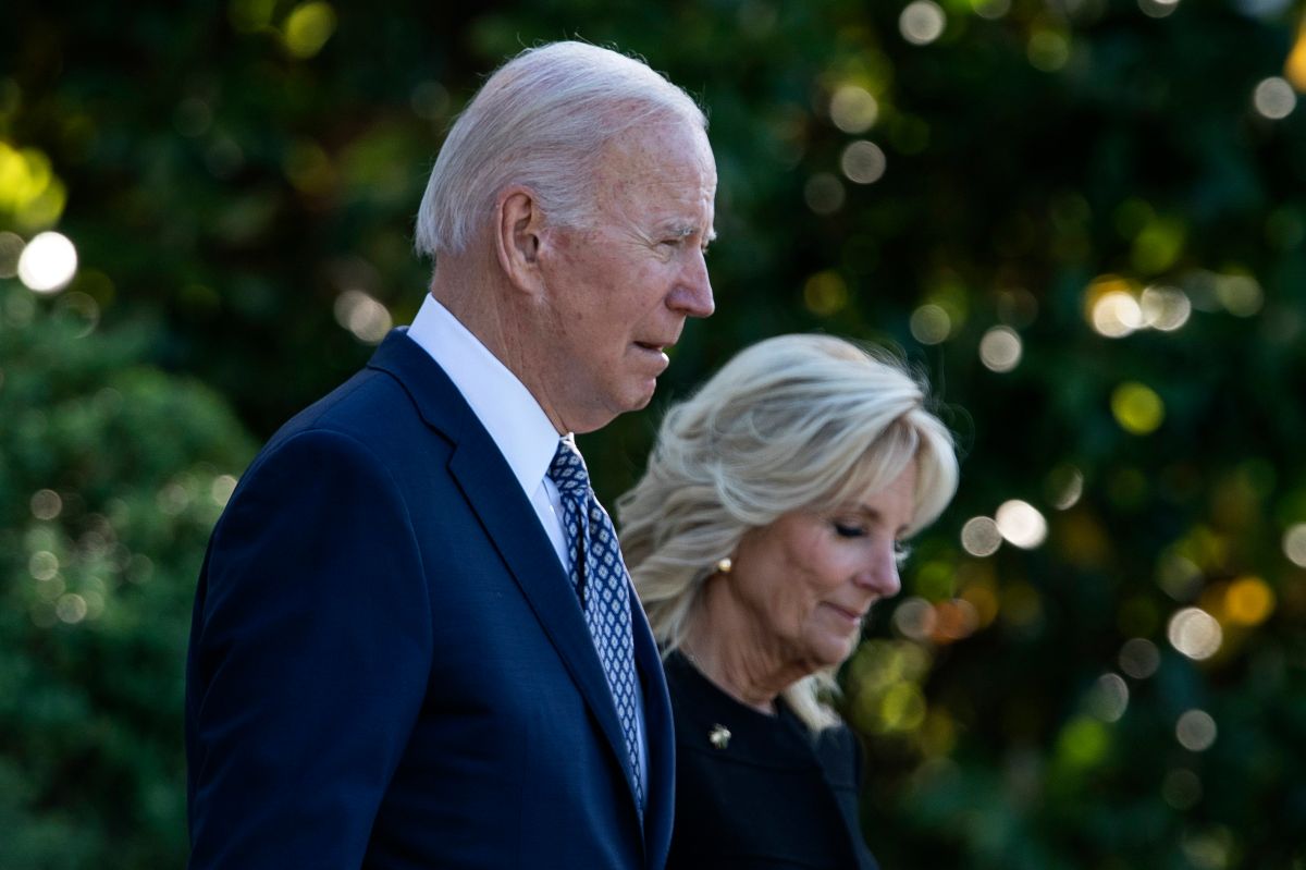El presidente Joe Biden y su esposa Jill al salir de la Casa Blanca en ruta a Nueva York.
