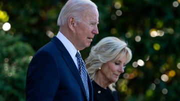 El presidente Joe Biden y su esposa Jill, lamentaron la muerte de estudiante no binario que se suicidó tras acoso de compañeros.