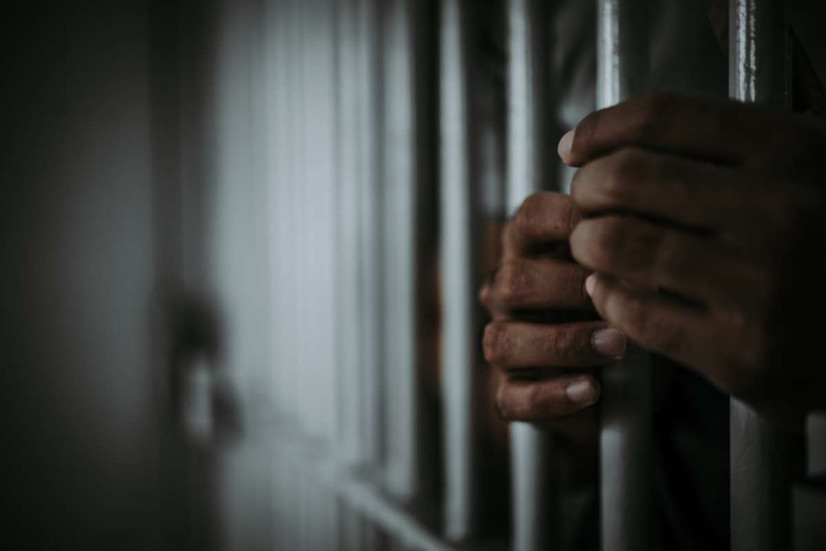 mata-companeros-carcel-pedofilos-shutterstock_1170996448