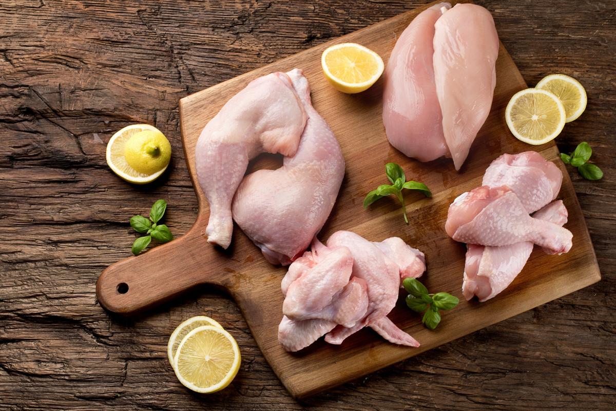 Cómo lavar el pollo de manera segura y limitar la propagación de bacterias  - El Diario NY