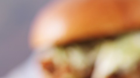 Sándwich de carne deshebrada de cerdo