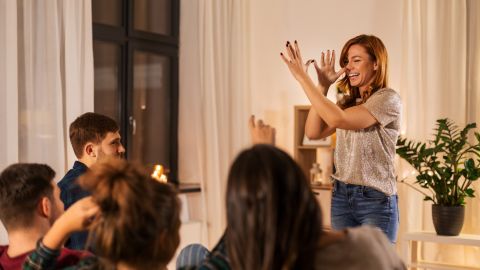 Juegos de azar, de habilidades o de mesa son formas divertidas de pasar el tiempo con familia y amigos.
