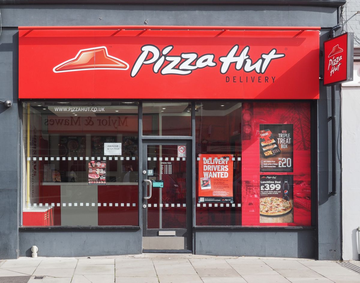 El 25% de los trabajadores de Pizza Hut ganan menos de $10 dólares la hora.