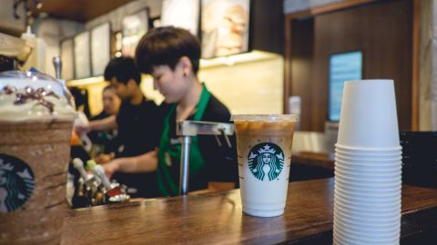 strabucks-trabajadores-aumento-de-salario