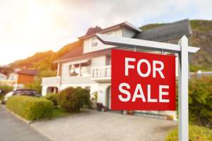 Baja la demanda de propiedades ante los altos intereses de las hipotecas: bajan los precios de los mercados más populares de EE.UU.