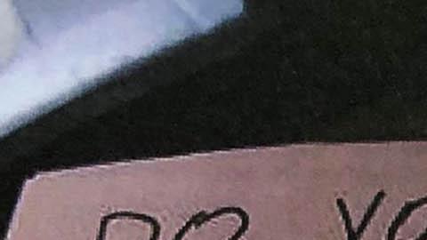 La nota que escribió una mesera de Orlando antes de llamar al 911.