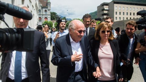 Joseph Blatter a su llegada ante tribunales.