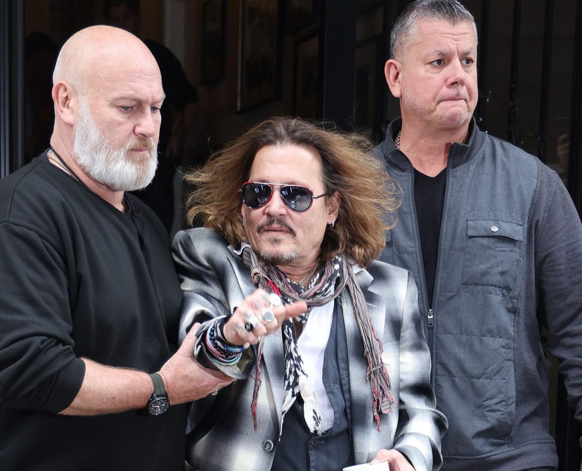 Johnny Depp's bodyguards drag him out of his hotel, but he's not what ...