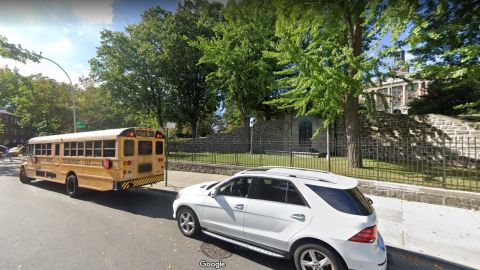 Bus escolar en Jamaica, Queens, NYC.