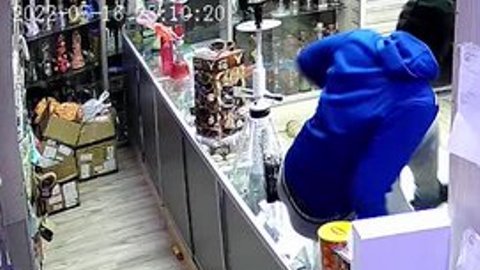 Uno de los negocios robados en Brooklyn.