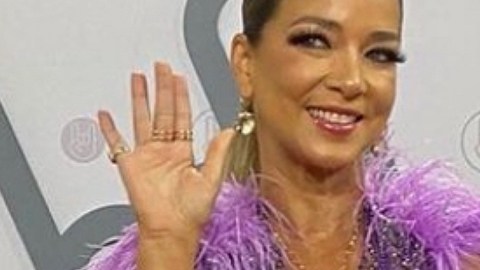 Adamari López y Zuleyka Rivera en Premios a La Música Urbana 2022