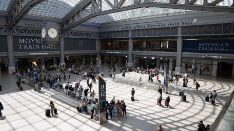 El plan de actualización implica una estación con áreas de espera más luminosas y amplias.