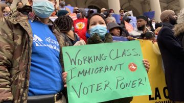 La carrera para que se aprobara la ley para que inmigrantes no ciudadanos puedan votar en elecciones municipales en NYC ha sido muy larga