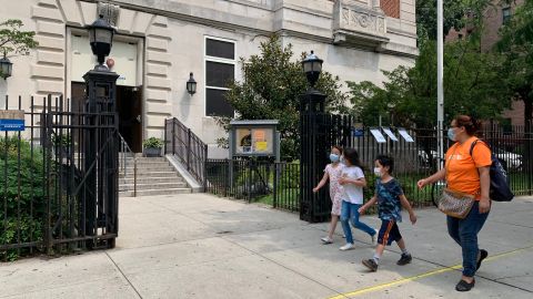 Reportan que padres de 329,000 estudiantes de NYC no hablan inglés fluido