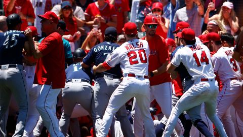 MLB suspendió a 12 integrantes de los Angels y Mariners por pelear