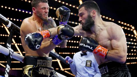 Artur Beterbiev propinó rápido nocaut a Joe Smith Jr