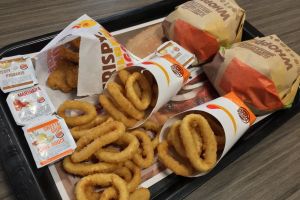 Burger King ofrece aros de cebolla gratis con cualquier compra de $ 1 el 22 de junio de 2022
