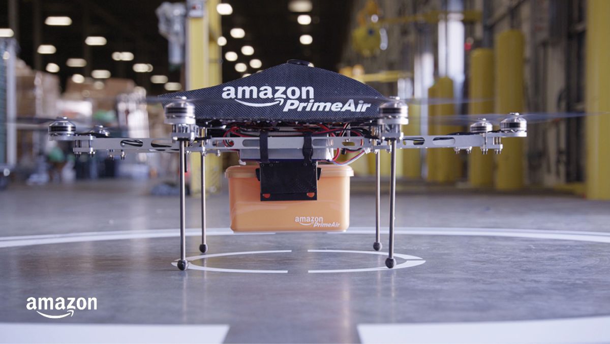 Amazon asegura que pronto será tan común ver los drones de entrega como lo es ver camionetas de la compañía por  las calles.