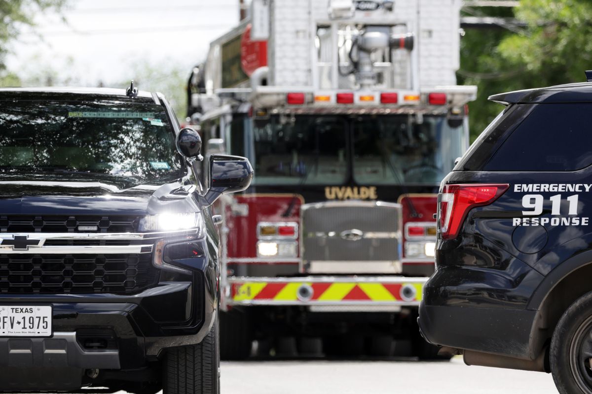 La policía de Texas acudió al llamado de una madre que encontró a su hijo sin vida al interior de un auto.