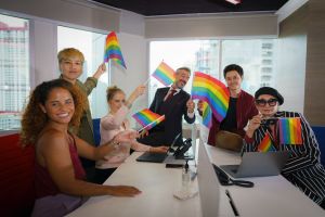 Glassdoor revela cuáles son las mejores empresas para trabajadores LGBTQ+