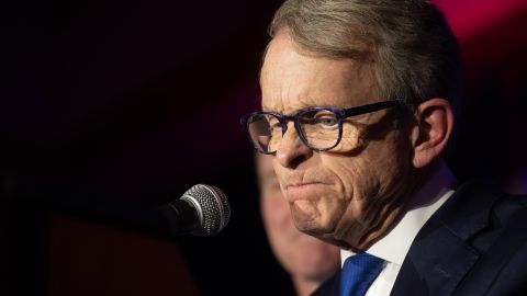 El gobernador de Ohio, Mike DeWine, firmó este lunes el proyecto de ley.