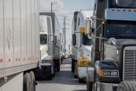 Encuentran sin vida a más de 40 migrantes dentro de un tráiler en Texas, según reportes
