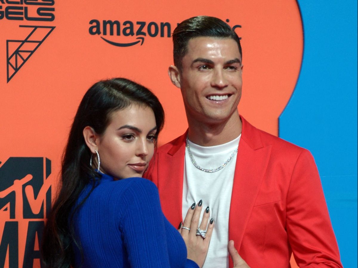 Cristiano Ronaldo y Georgina Rodríguez disfrutan de sus vacaciones en un jet privado.