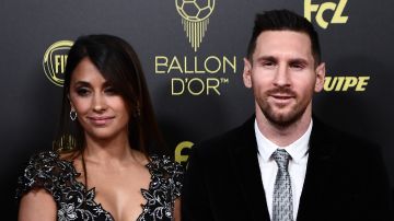 Antonela Roccuzzo y Lionel Messi comparten durante la gala del Balón de Oro de 2019.