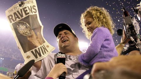 Tony Siragusa celebra tras haber conseguido el Super Bowl XXXV ante New York Giants.