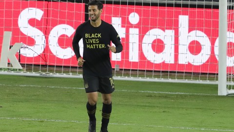 Carlos Vela durante un encuentro de la Concacaf Champions League en 2020.