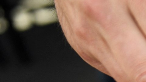 Cualquiera podría portar un arma en Nueva York sin justificar para qué la usará, ordena la Corte Suprema