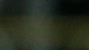 Byron Castillo de Ecuador y Claudio Baeza de Chile disputan un balón en encuentro por eliminatorias a Qatar 2022.