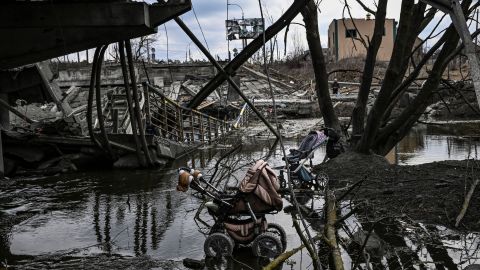 En una Mariúpol, devastada por la guerra, surge una nueva amenaza: el cólera.