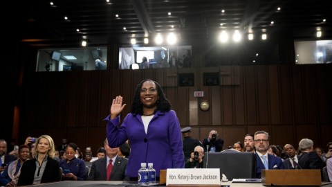 La jueza Ketanji Brown Jackson es la nueva integrante de la Corte Suprema.