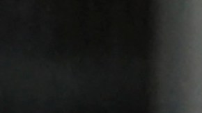 Federico Valverde celebra tras marcar gol a Chile en encuentro por las eliminatorias sudamericanas a Qatar 2022.