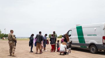 Cientos de indocumentados cruzan cada semana la frontera sur con México.